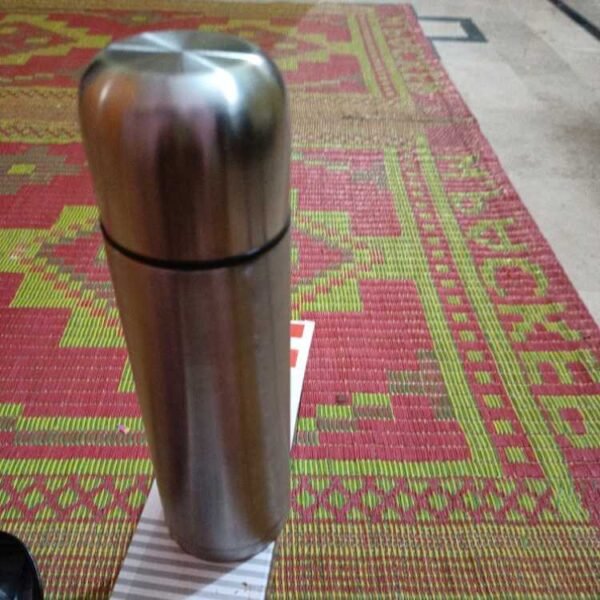 stainless steel water bottle 750 ml in silver color